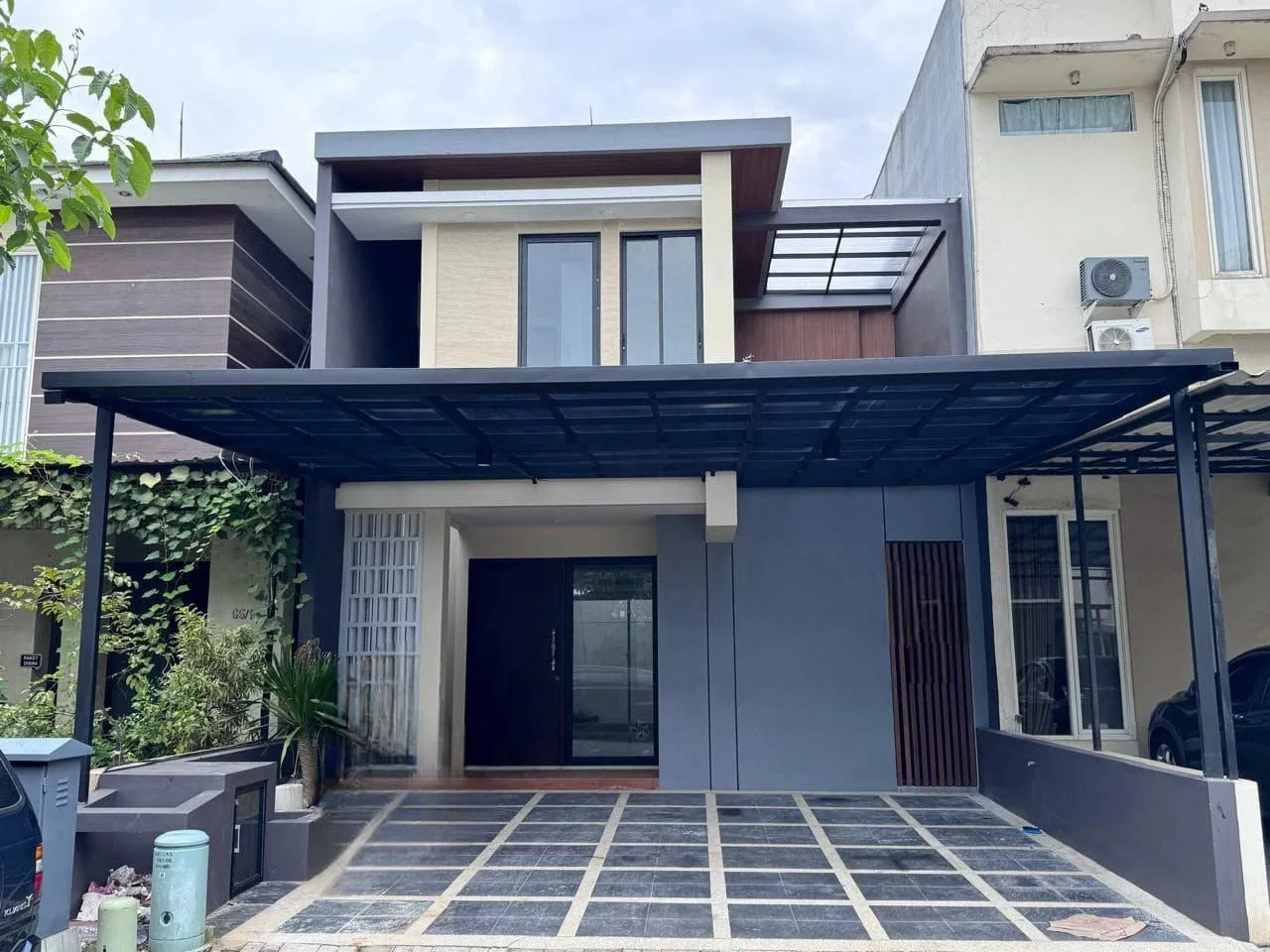 Dijual-Rumah-New-Minimalis-2-Lt-di-Mocca-Vrbana-Dian-Istana-Surabaya-Barat