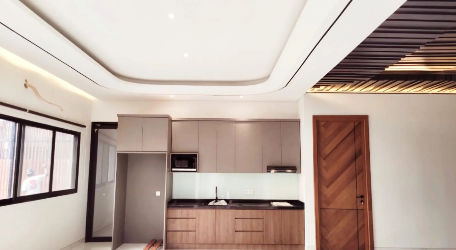 Dijual Rumah Mewah Modern di Manyar Kertoadi Lokasi Premium Strategis Surabaya Timur - Thumbnail 3