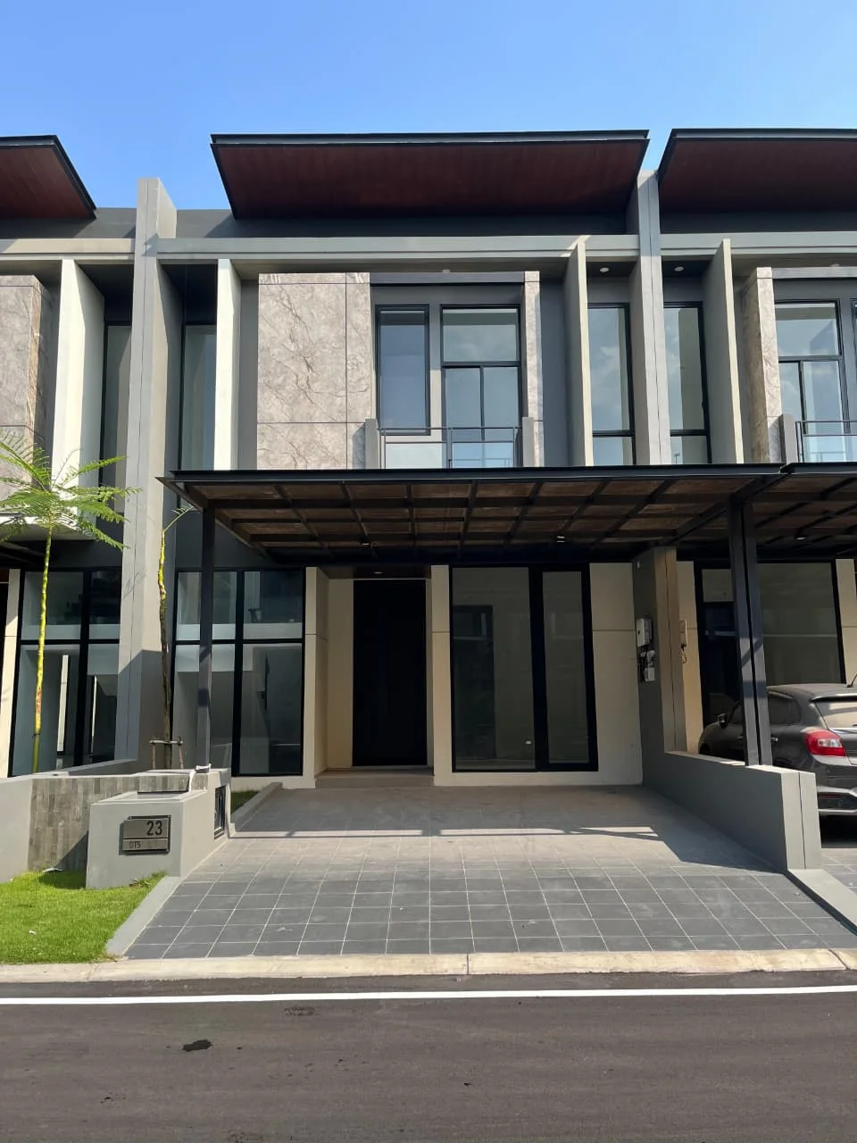 Dijual Rumah Baru Mewah Ready Unit di Cluster District 9 Citraland Surabaya Barat - Image 1