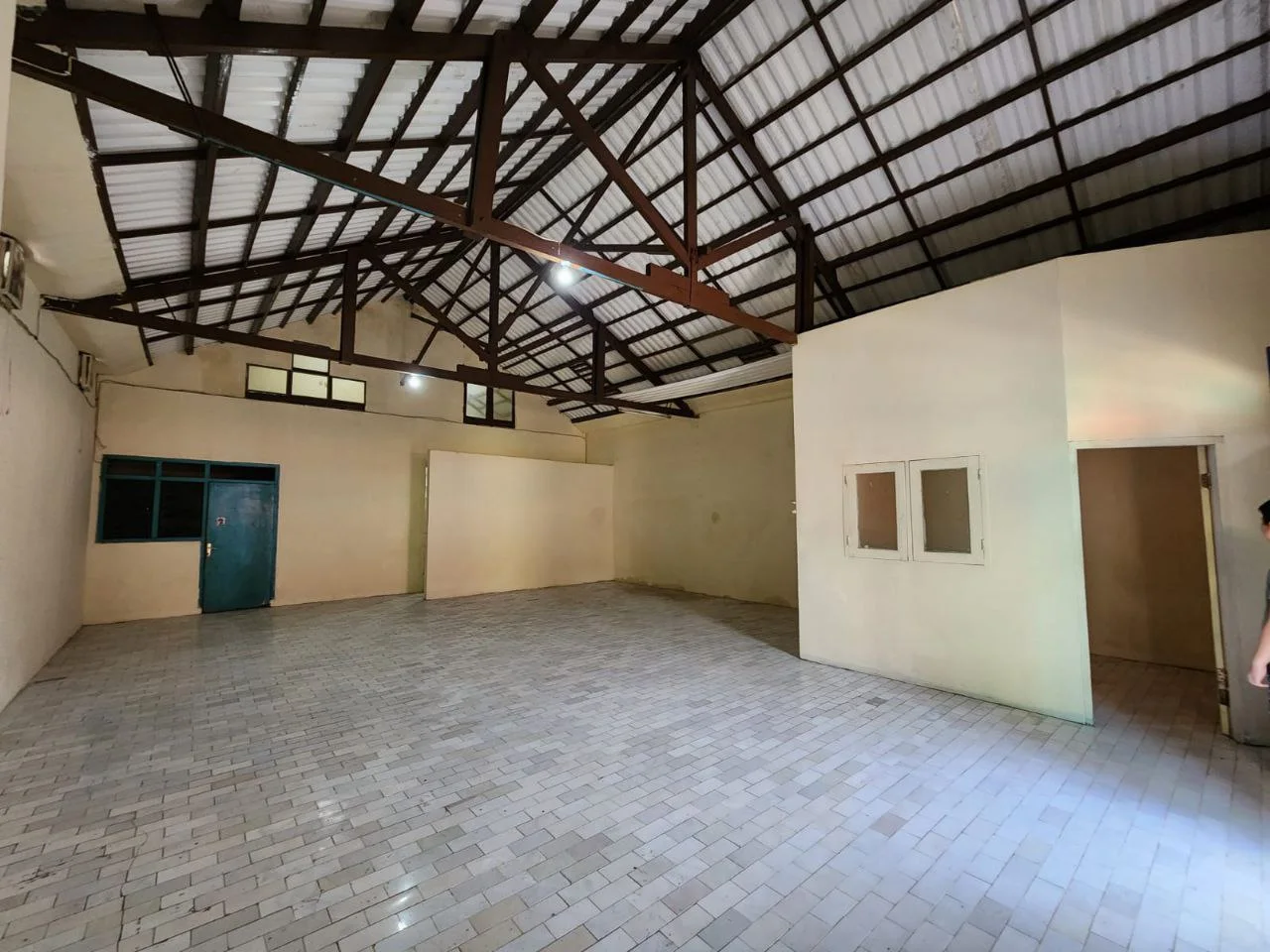 Dijual Rumah Usaha Lokasi Strategis di Jalan Balongsari Husada Surabaya Barat - Thumbnail 4