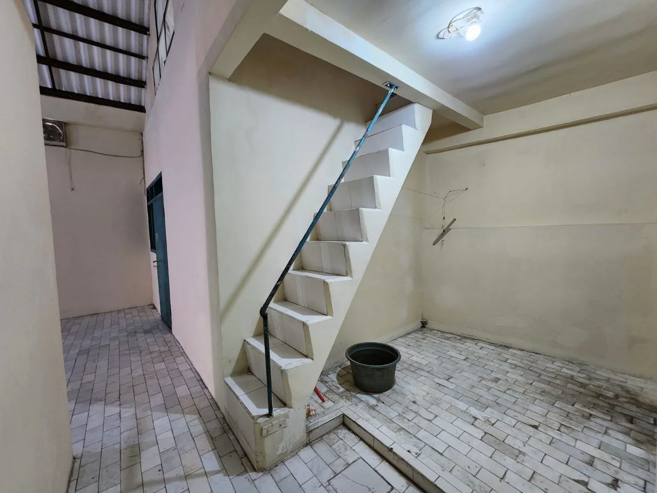 Dijual Rumah Usaha Lokasi Strategis di Jalan Balongsari Husada Surabaya Barat - Thumbnail 2