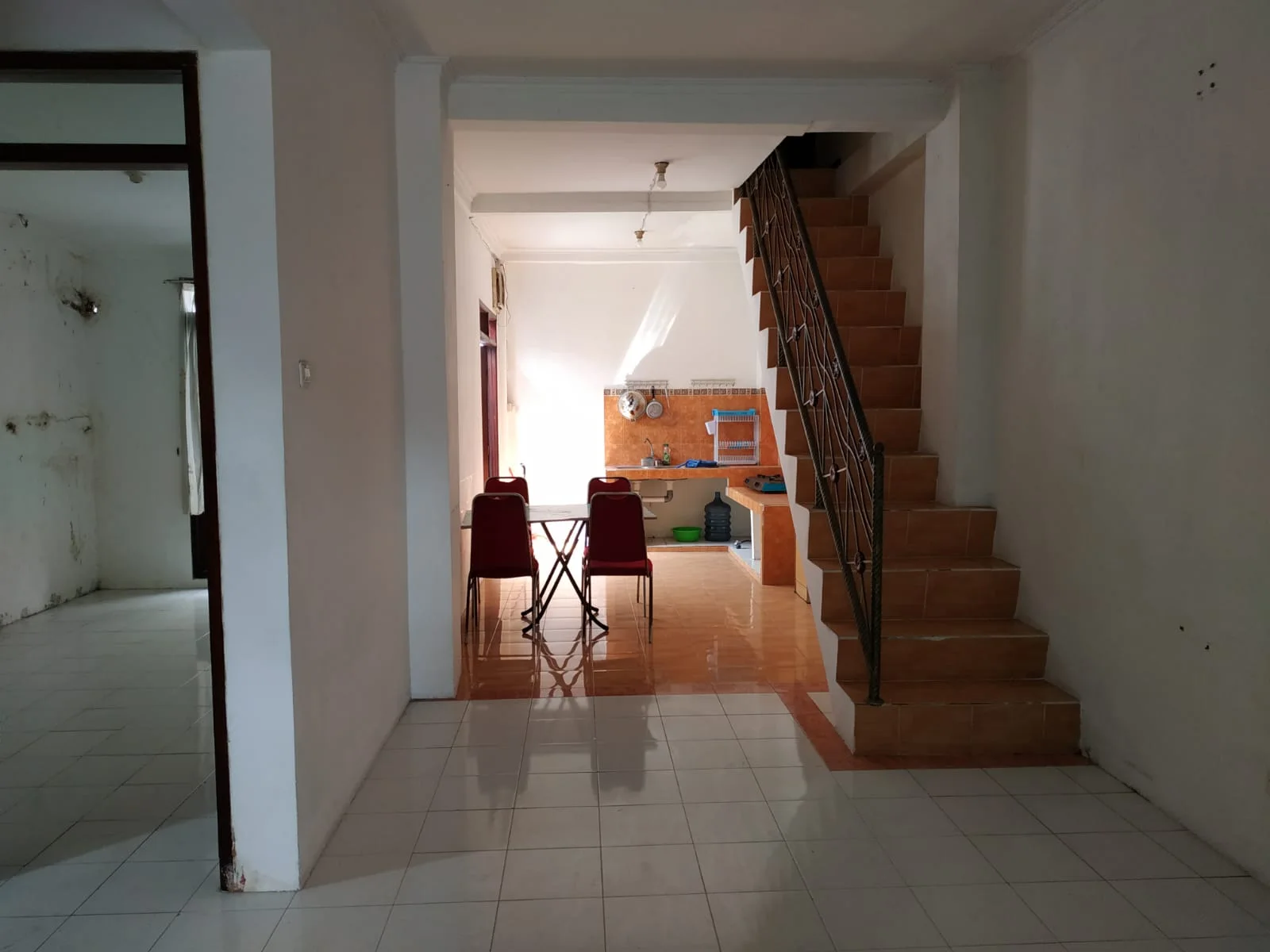 Dijual Rumah Minimalis Strategis di Alam Hijau Citraland Surabaya Barat - Thumbnail 2