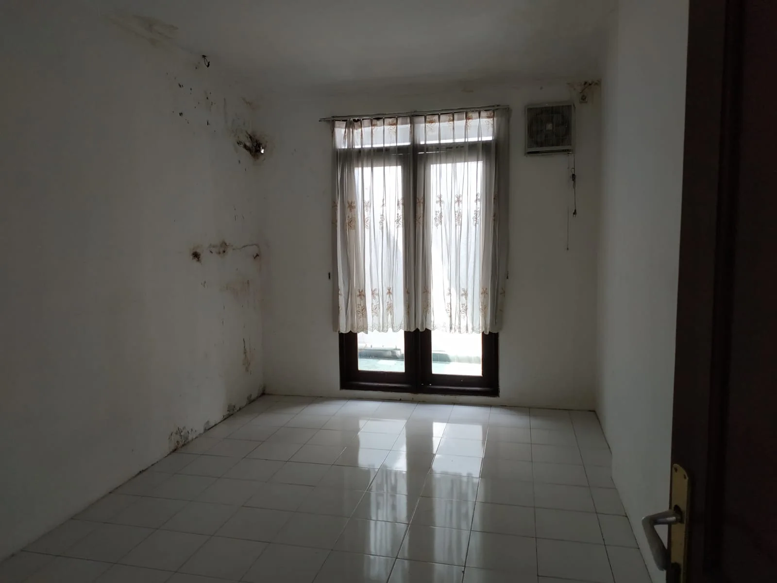 Dijual Rumah Minimalis Strategis di Alam Hijau Citraland Surabaya Barat - Thumbnail 4
