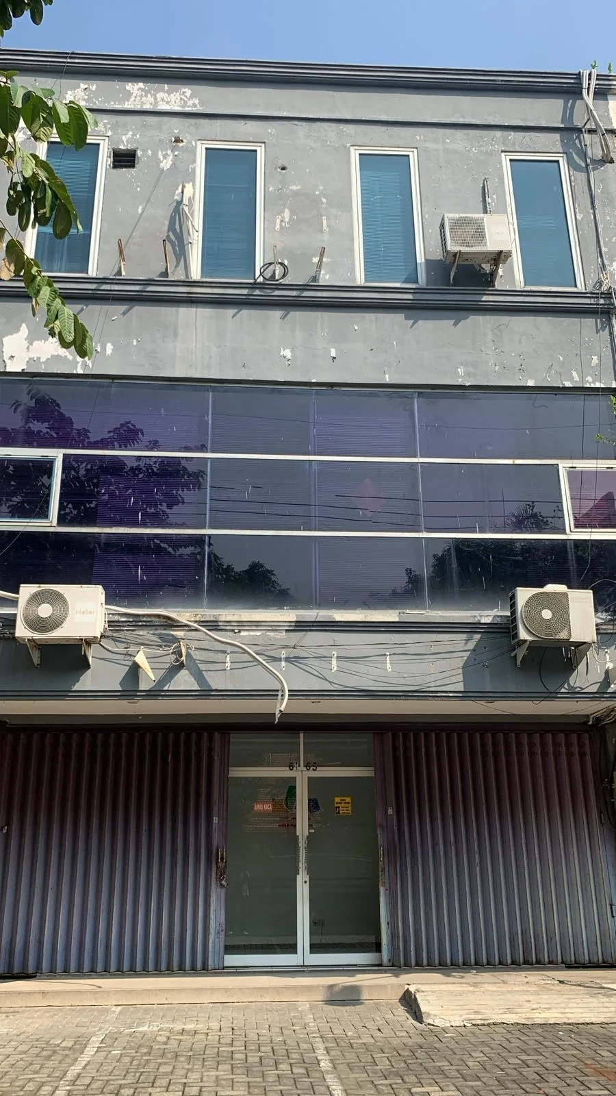 Dijual/Disewakan Ruko Komersial di Jalan Taman Ketampon, Surabaya Pusat - Image 1