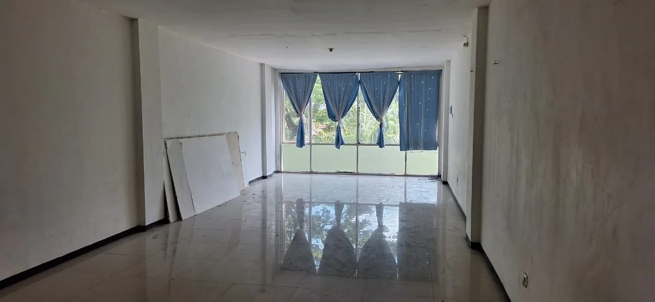 Disewakan Ruko Komersial di Lokasi Strategis Jalan Kahuripan Nirwana, Sidoarjo - Thumbnail 2