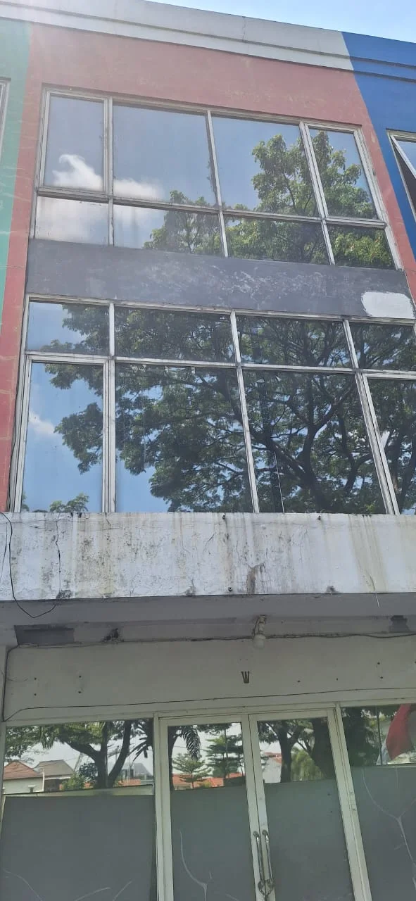 Disewakan Ruko Komersial di Lokasi Strategis Jalan Kahuripan Nirwana, Sidoarjo - Image 1