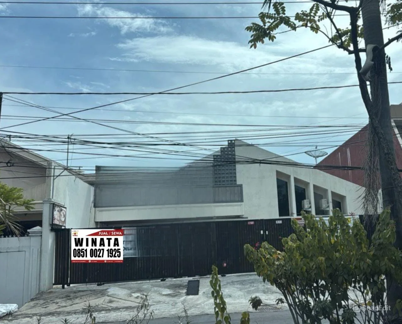 Disewakan-Rumah-Luas-Lokasi-Strategis-di-Raya-Satelit-Indah-Surabaya-Barat