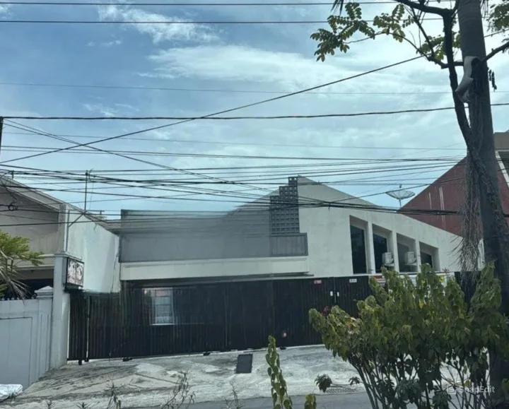 Disewakan Rumah 1 Lantai Komersial Area Strategis Murah di Raya Satelit Indah Surabaya Barat - Image 1