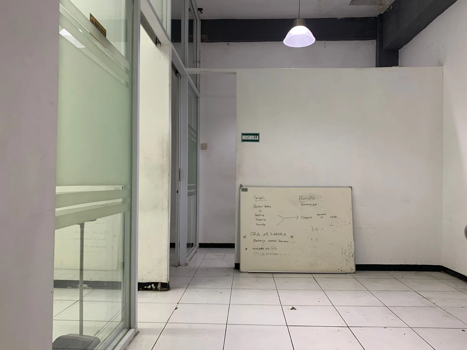 Dijual/Disewakan Ruko 2 Jejer 3 Lt di Taman Ketampon Surabaya Pusat - Thumbnail 4