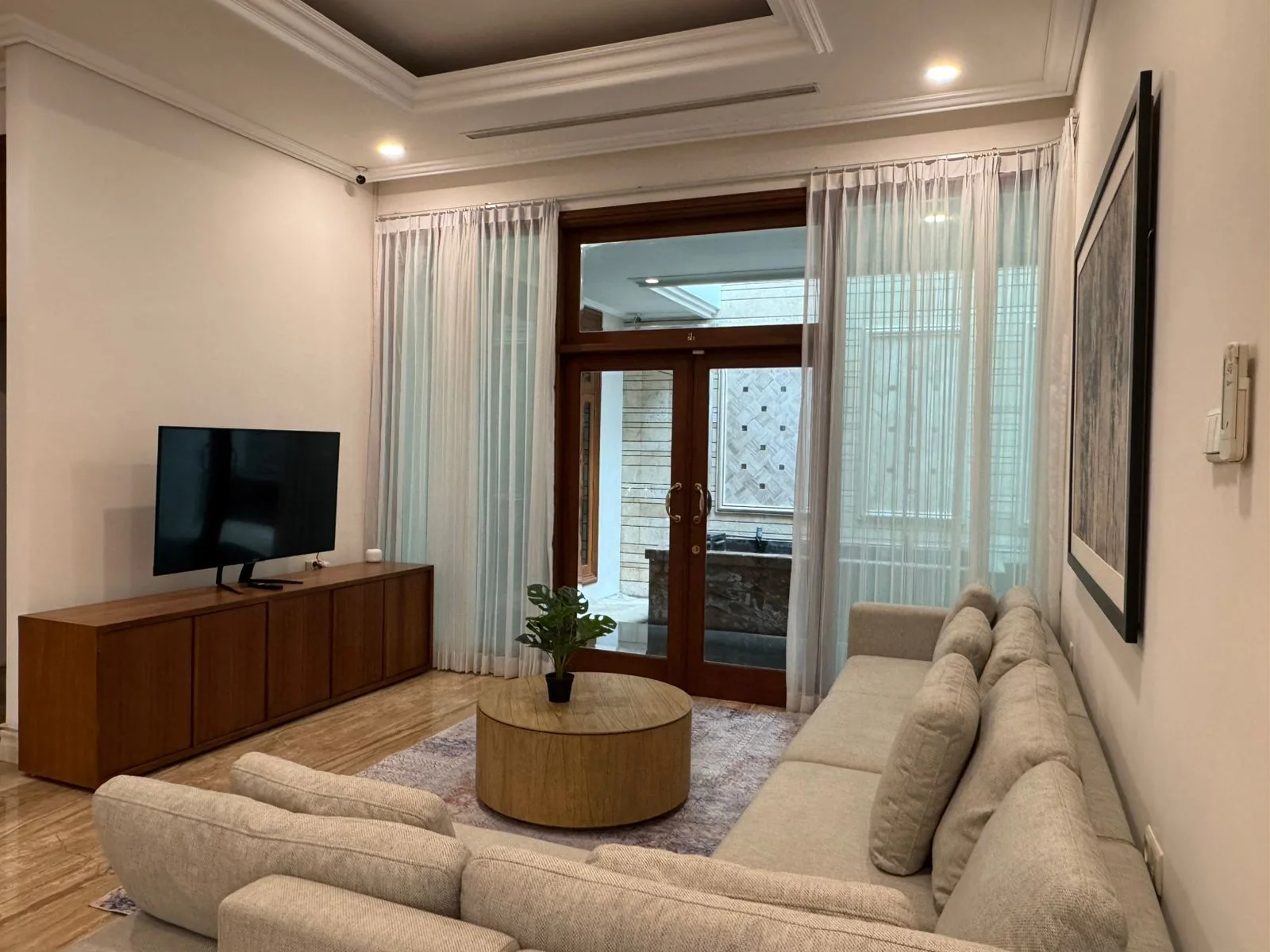 Disewakan Rumah Mewah Full Furnish di Graha Famili, Surabaya Barat - Thumbnail 3