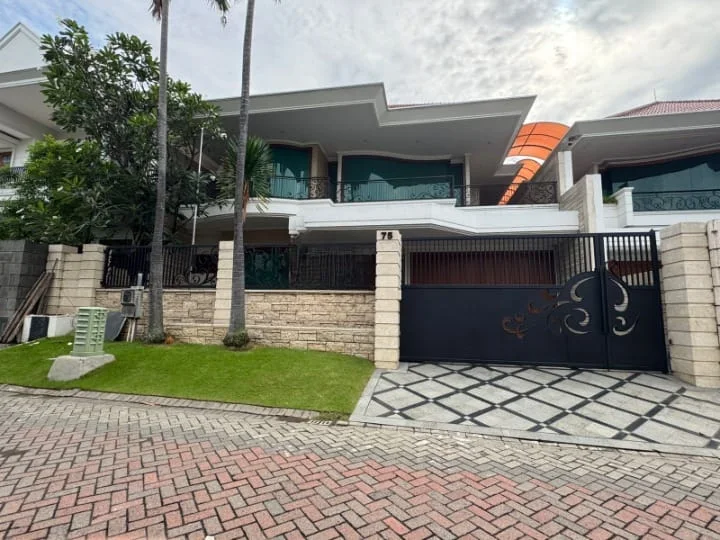 Disewakan-Rumah-Mewah-di-Graha-Famili-Surabaya-Barat