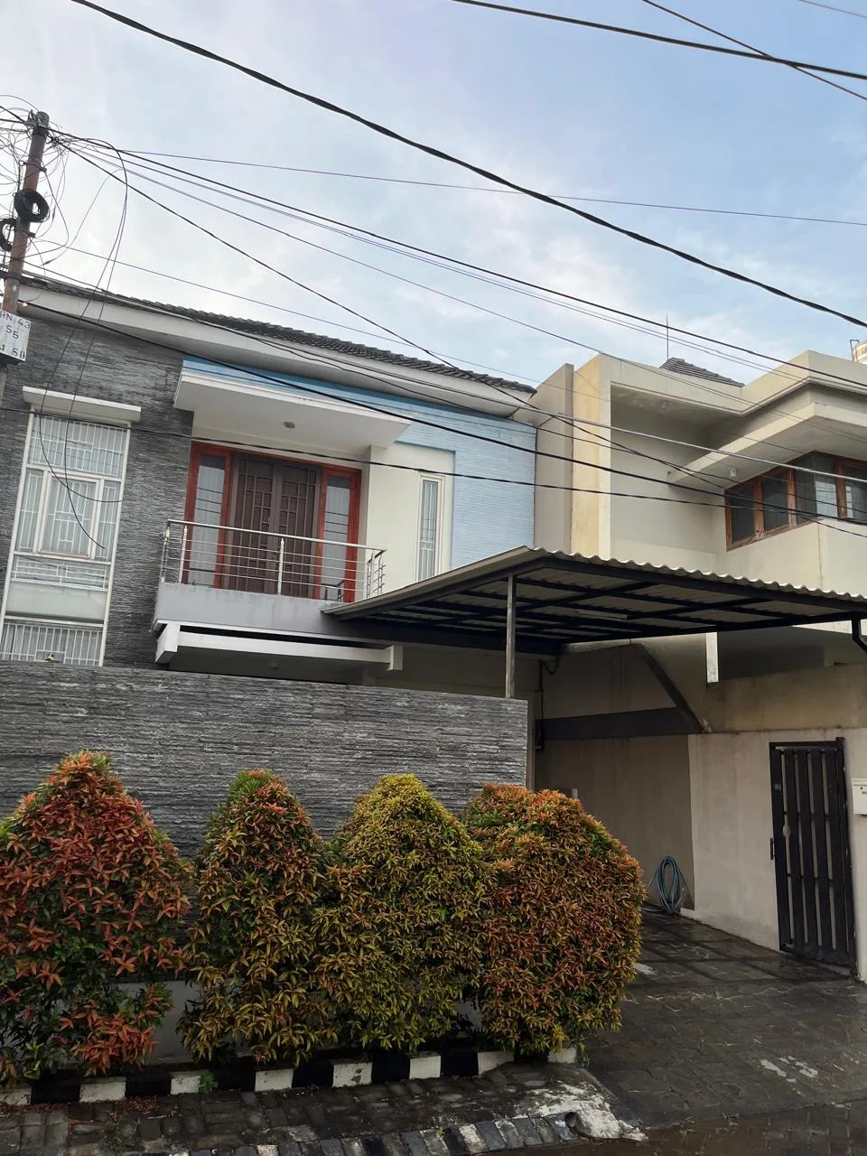 Dijual-Rumah-Mewah-2-Lantai-di-Simpang-Darmo-Permai-Selatan-Surabaya-Barat
