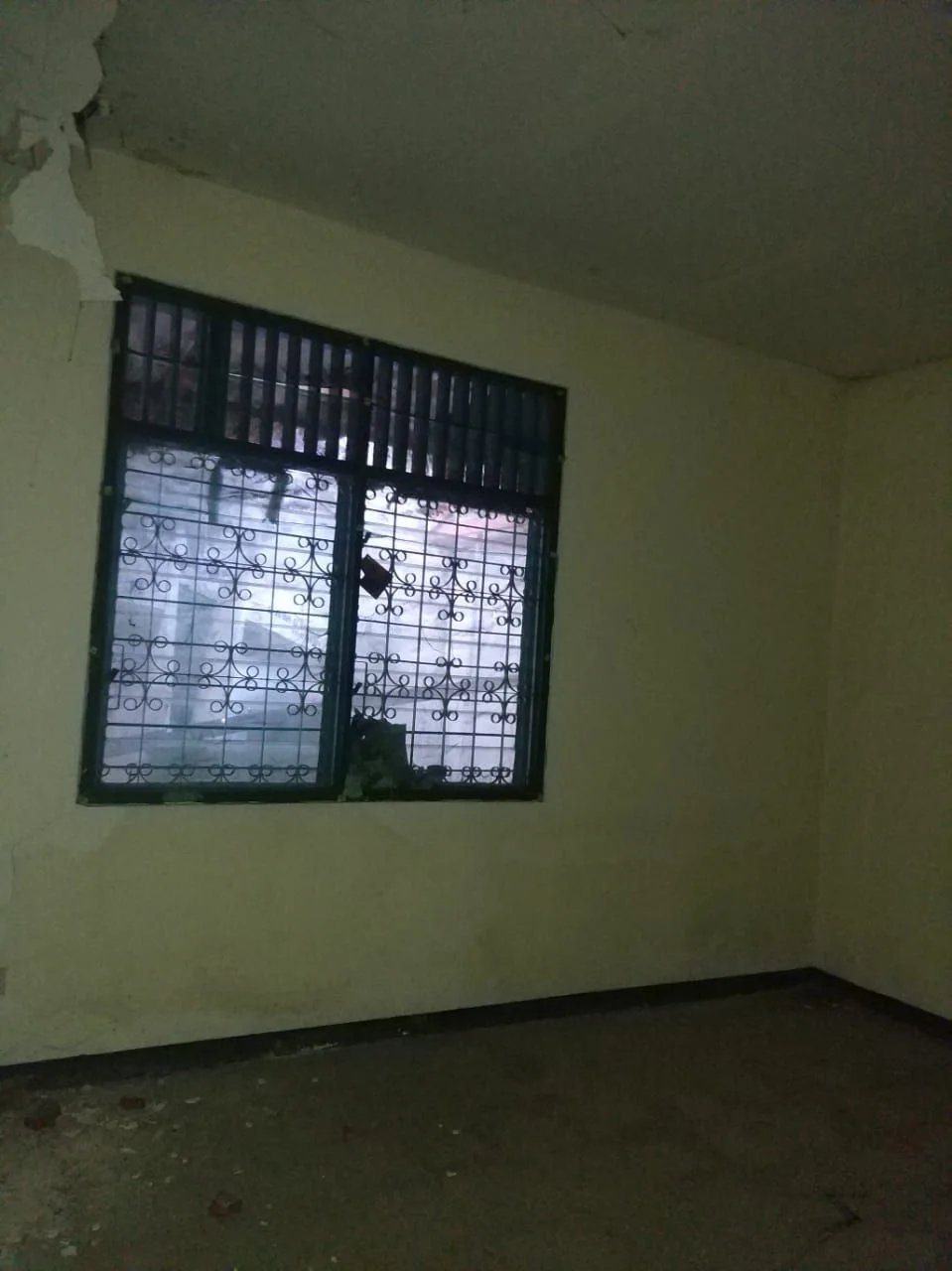 Dijual Rumah Eksklusif di Kris Kencana Sari Barat Surabaya Barat - Thumbnail 2