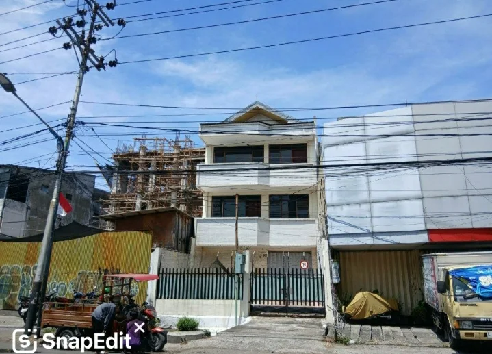 Disewakan Ruko Tiga Lantai Strategis di Kawasan Kedungsari Surabaya Pusat. - Image 1