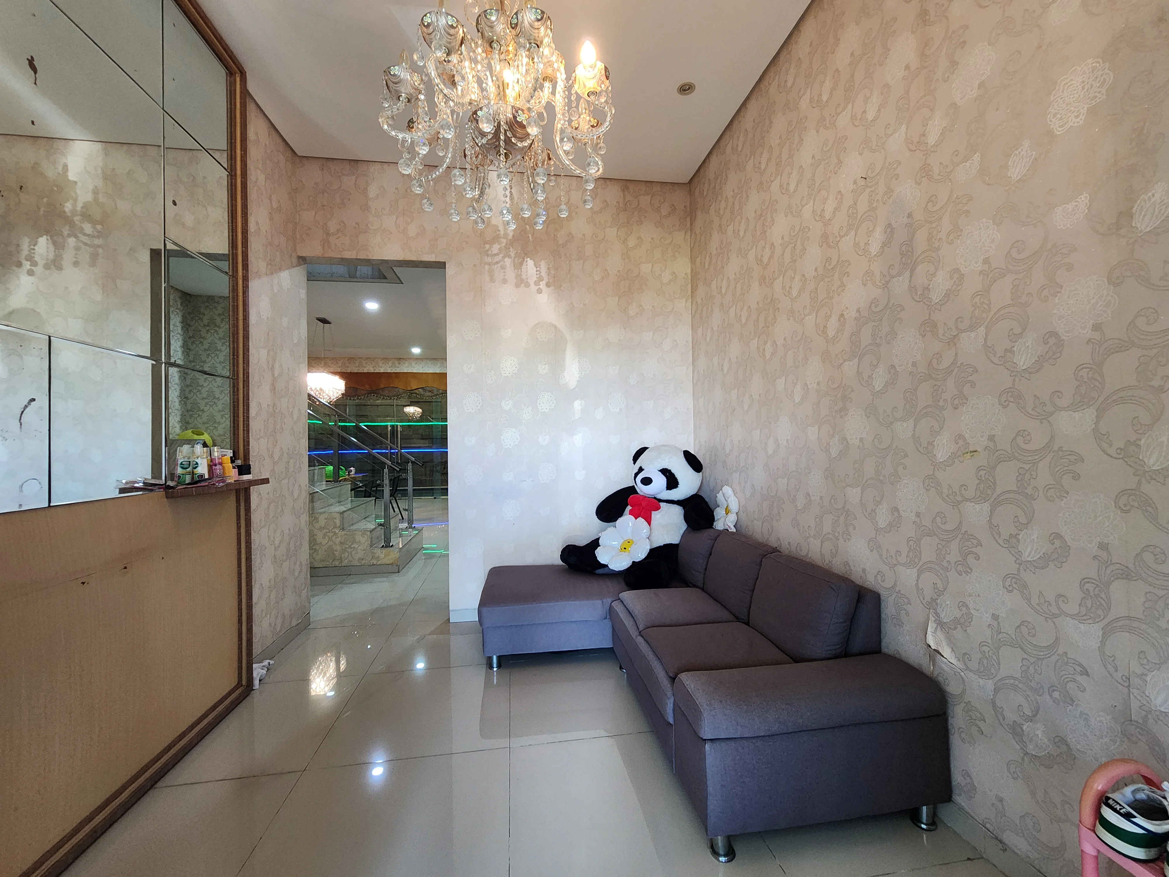 Dijual-Murah-Rumah-Lengkap-Dengan-Kolam-Renang-di-Citraland-Surabaya-Barat