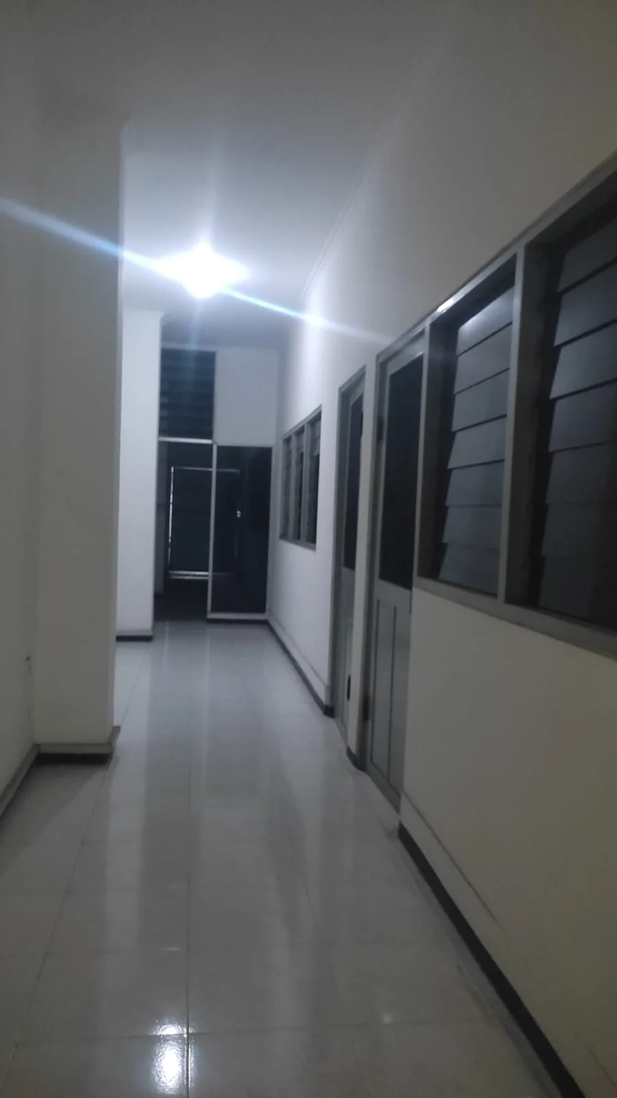 Dijual/Disewakan Ruko 3 Lantai, Lokasi Strategis di Kramat Gantung Surabaya Pusat - Thumbnail 2