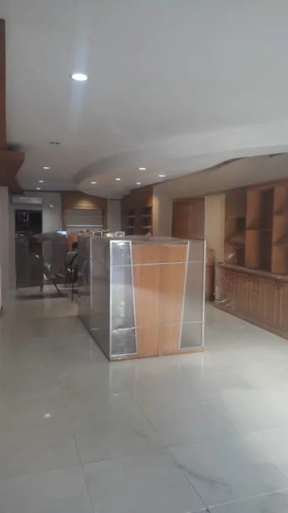 Dijual/Disewakan Ruko 3 Lantai, Lokasi Strategis di Kramat Gantung Surabaya Pusat - Image 1