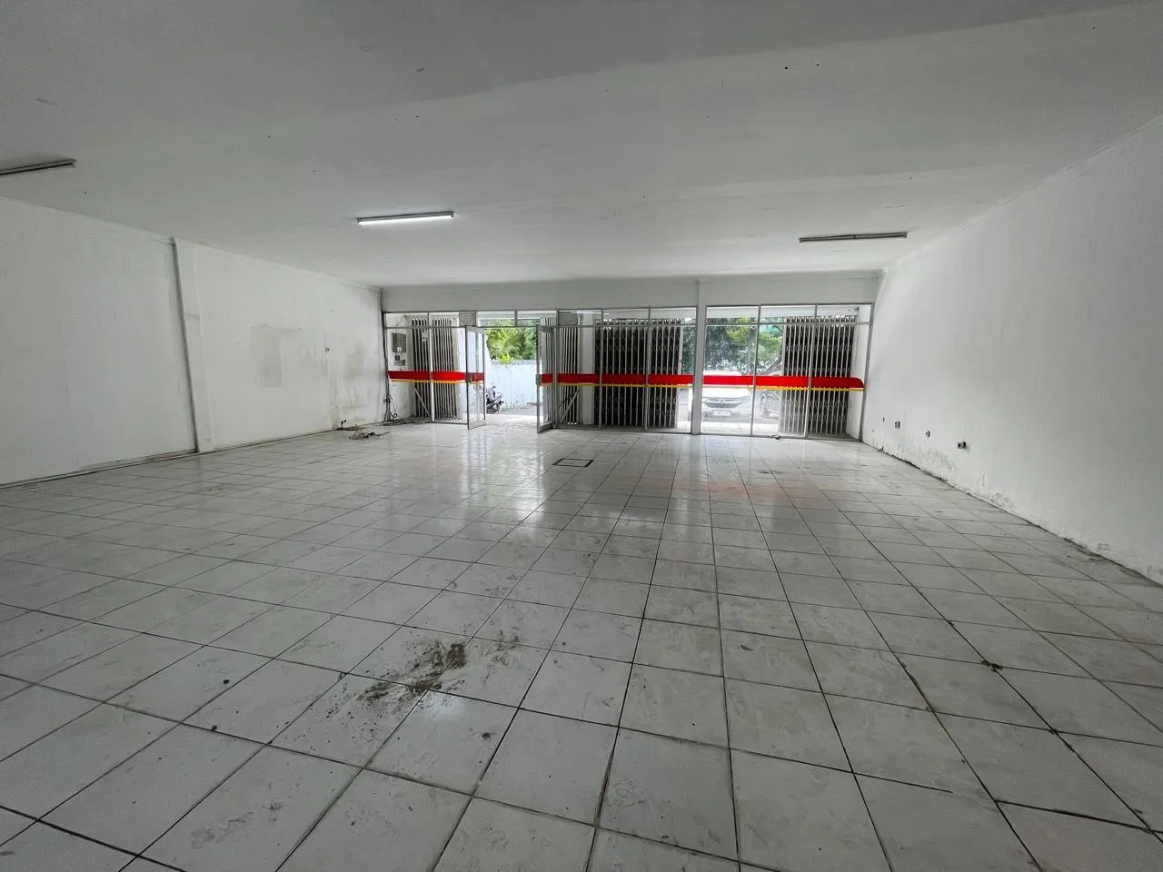 Disewakan Tempat Usaha Komersial di Raya Jemursari Surabaya Selatan - Thumbnail 2