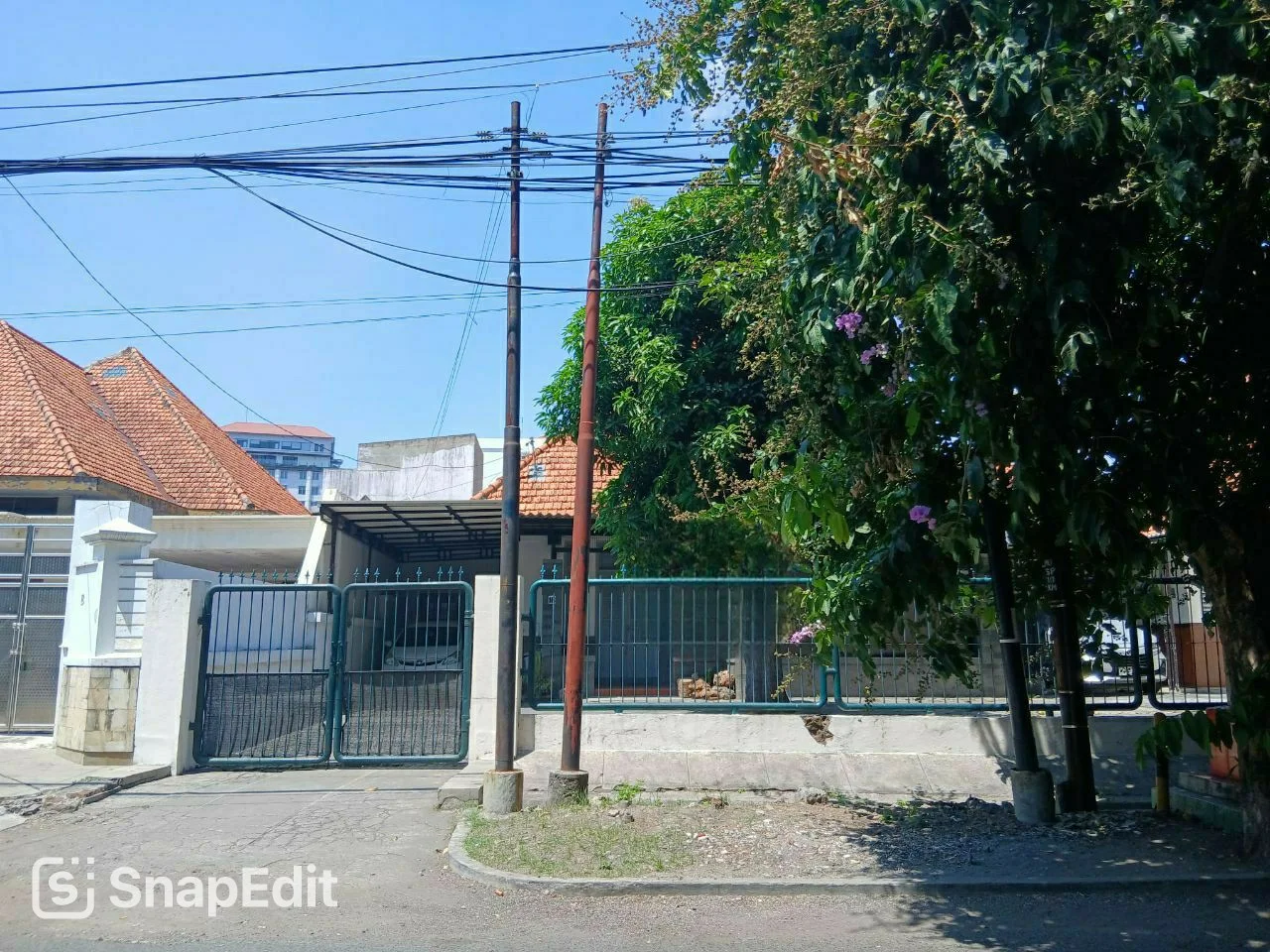 Dijual-Rumah-Klasik-Terawat-Lokasi-Strategis-di-Jalan-Progo-Surabaya-Pusat