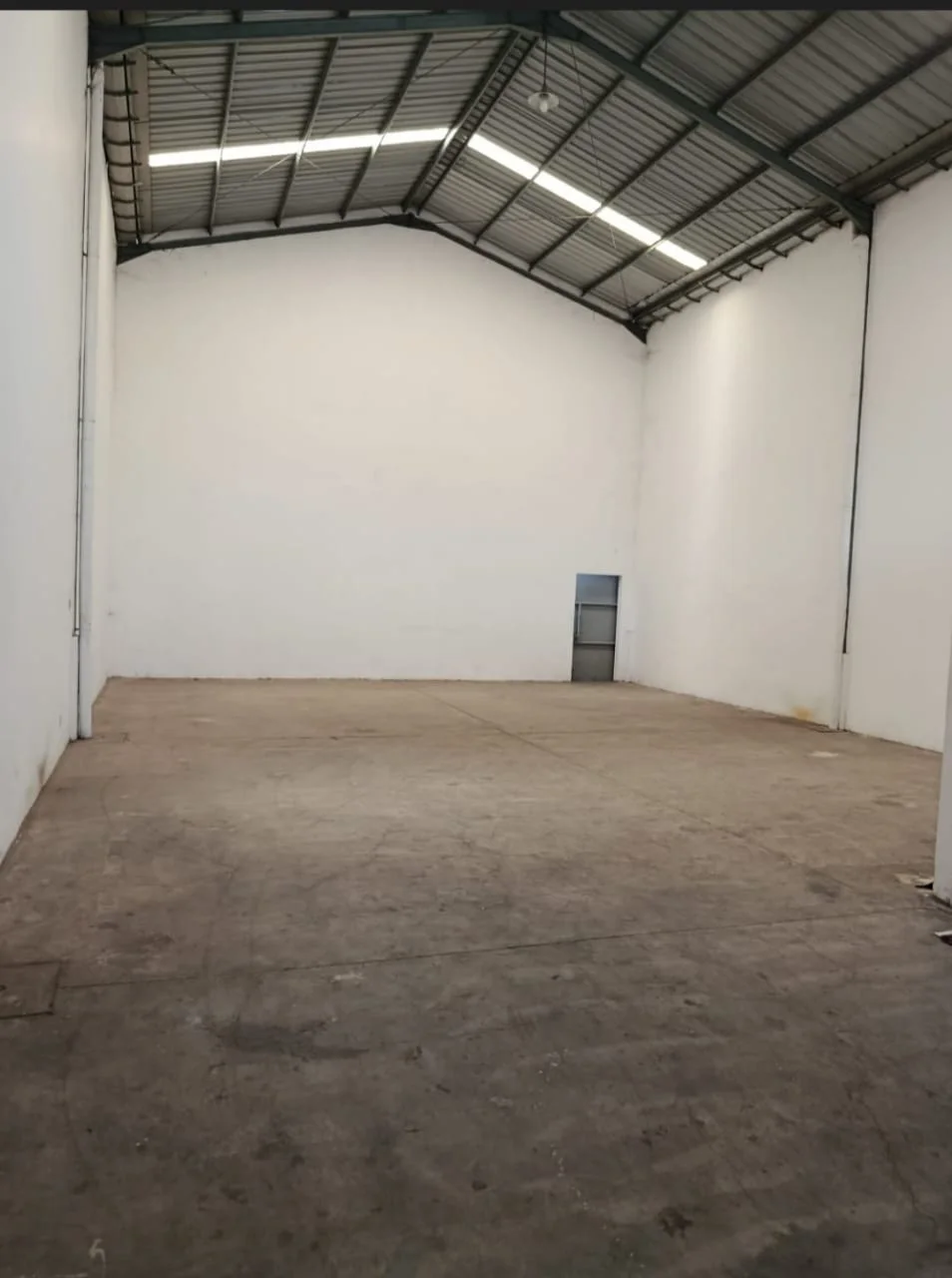 Jual Gudang Murah Strategis Siap Pakai Tritan Point di Banyu Urip Surabaya Barat - Thumbnail 2