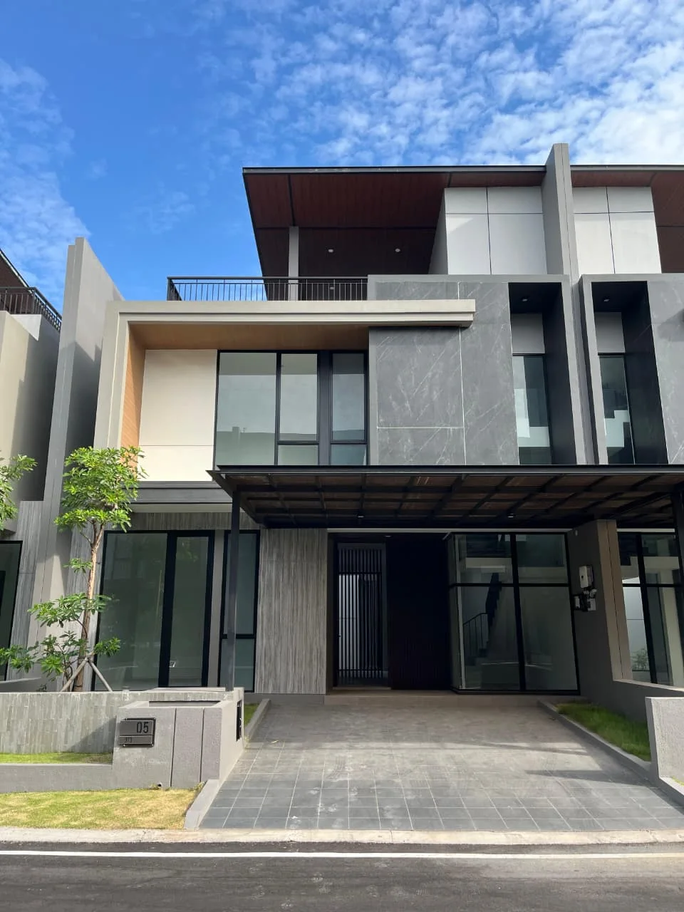 Dijual-Rumah-Baru-Siap-Huni-di-Cluster-District-9-Citraland-Surabaya-Barat-2