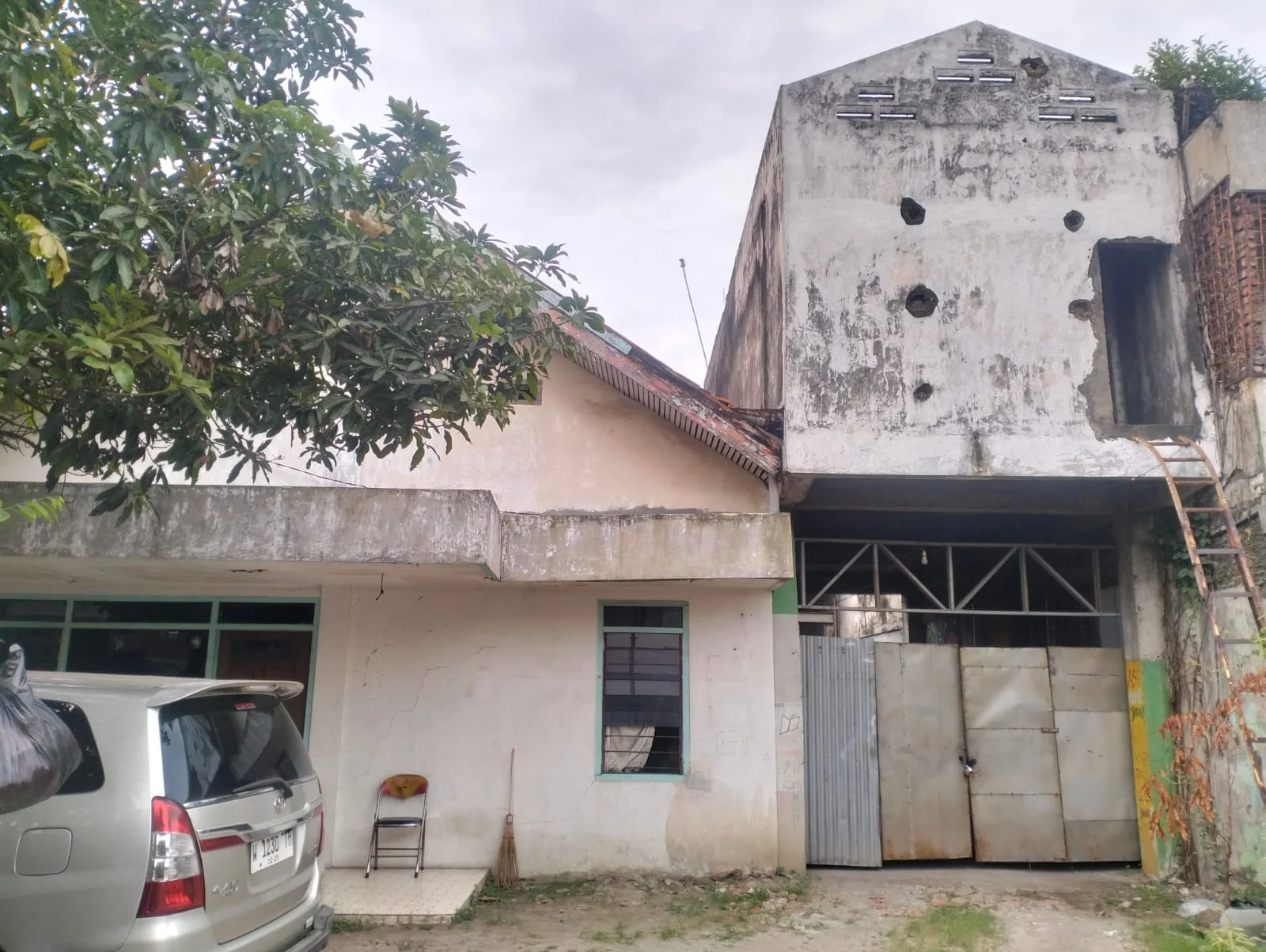 tampak-depan-rumah-hitung-tanah-rungkut-barata