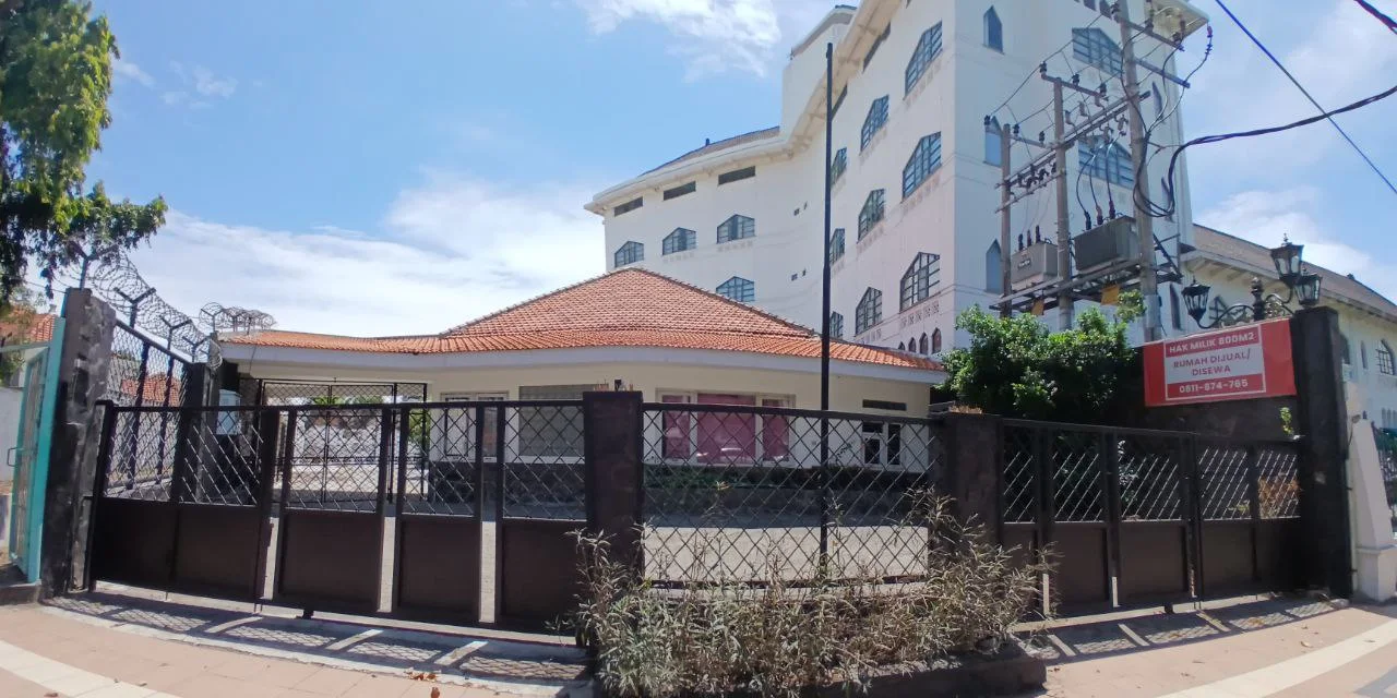 Dijual/Disewakan Rumah Besar dan Strategis 6 BR Kawasan Komersial Prestisius di Raya Darmo Surabaya Pusat - Image 1