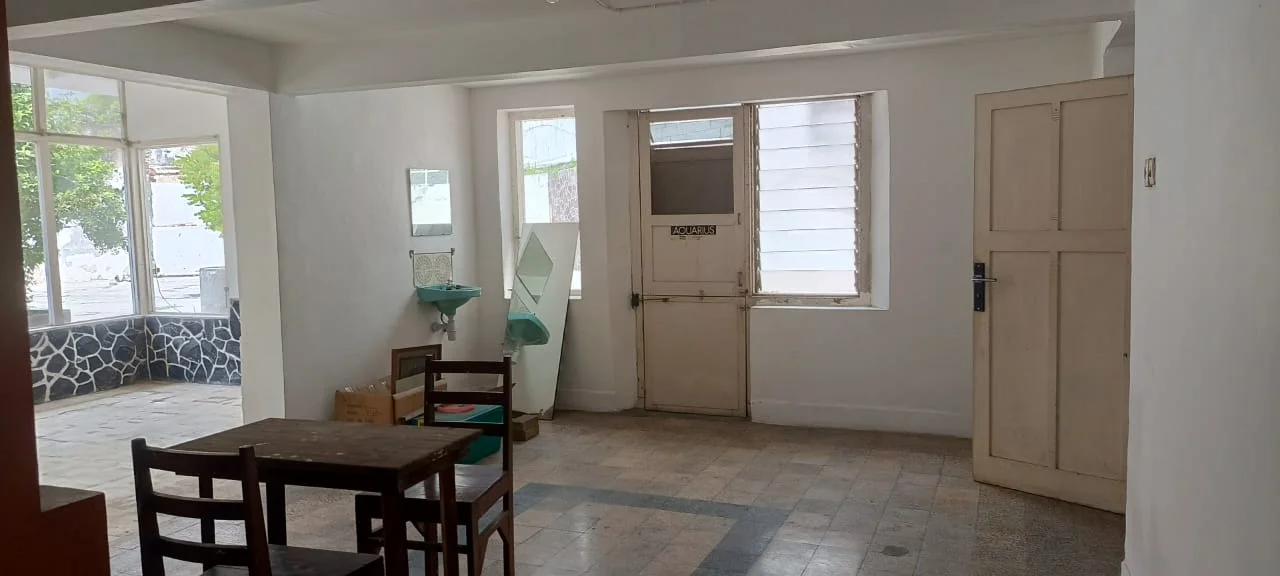 Dijual/Disewakan Rumah Besar dan Strategis 6 BR  Kawasan Komersial Prestisius di Raya Darmo Surabaya Pusat - Thumbnail 2