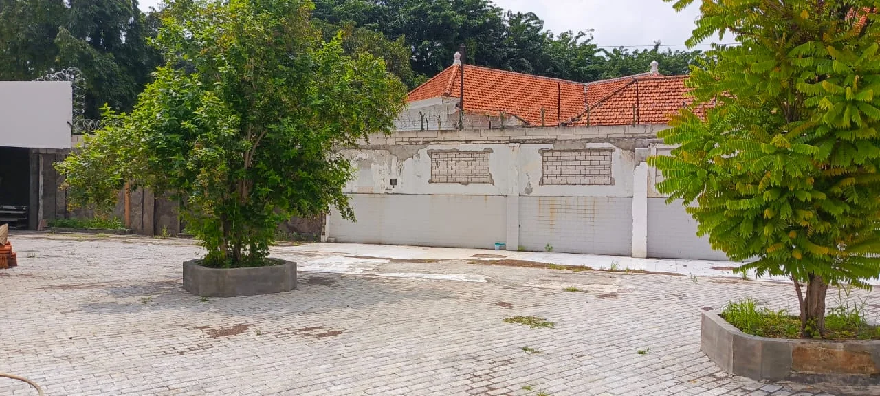 Dijual/Disewakan Rumah Besar dan Strategis 6 BR  Kawasan Komersial Prestisius di Raya Darmo Surabaya Pusat - Thumbnail 4