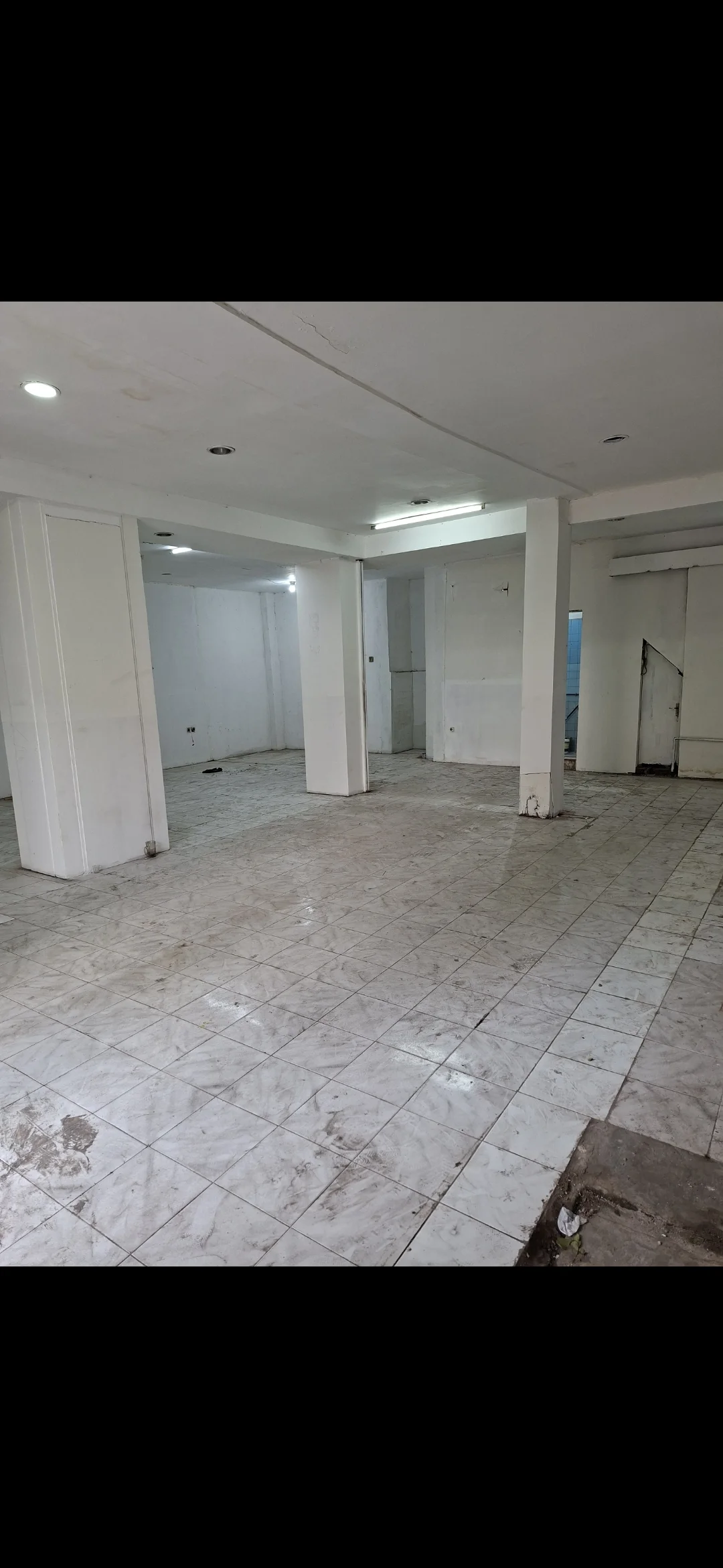 Dijual / Disewakan Ruko 3 Lantai Siap Huni Nol Jalan di Blauran Surabaya Pusat - Thumbnail 3