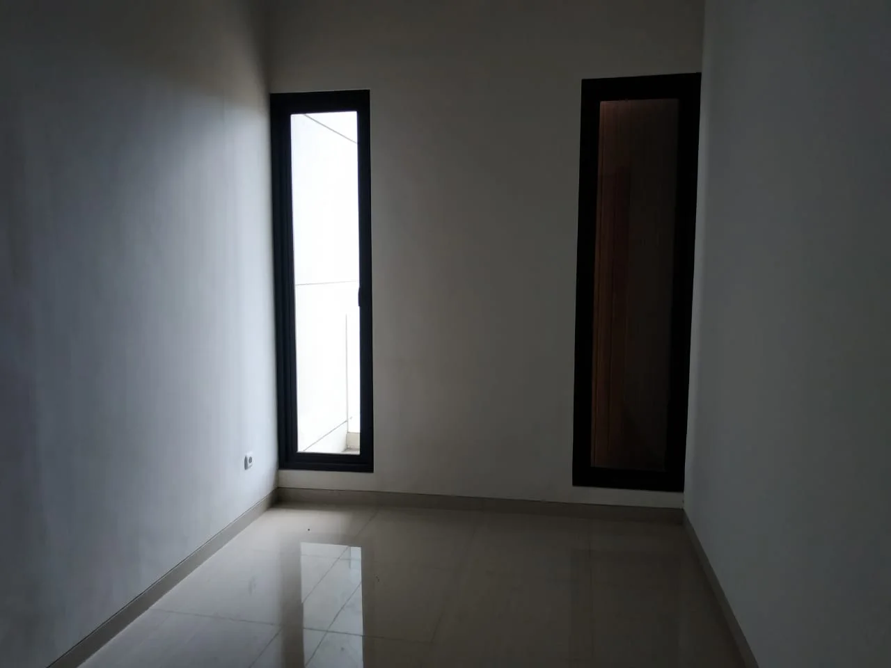 Jual Rumah Baru 2 Lantai Semi Furnish Murah di Mulyosari Prima Utara Surabaya - Thumbnail 4