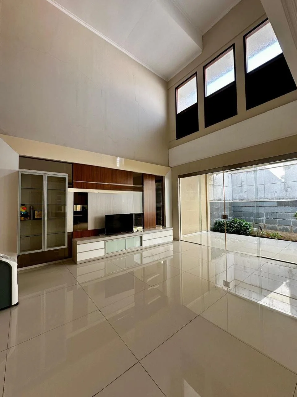 Dijual Rumah Super Strategis Area Komersial di Gwalk di Raya International Village – Citraland Utama Surabaya Barat - Thumbnail 3
