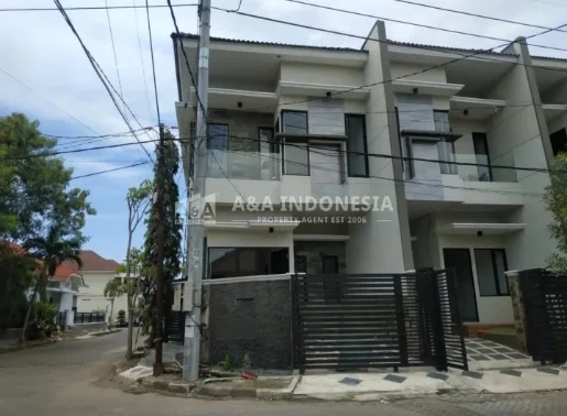 Jual Rumah Baru 2 Lantai Hook Murah Strategis di Mulyosari Prima Utara Surabaya Timur