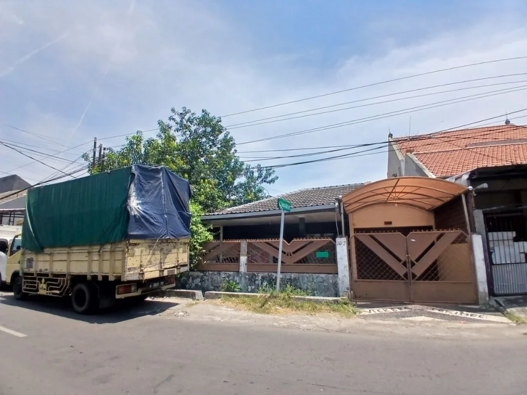 foto-tampak-depan-rumah-darmo-indah-sari-1