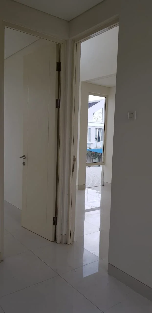 Dijual Rumah Siap Huni di Grand Pakuwon Cluster Adelaide Surabaya Barat - Thumbnail 2