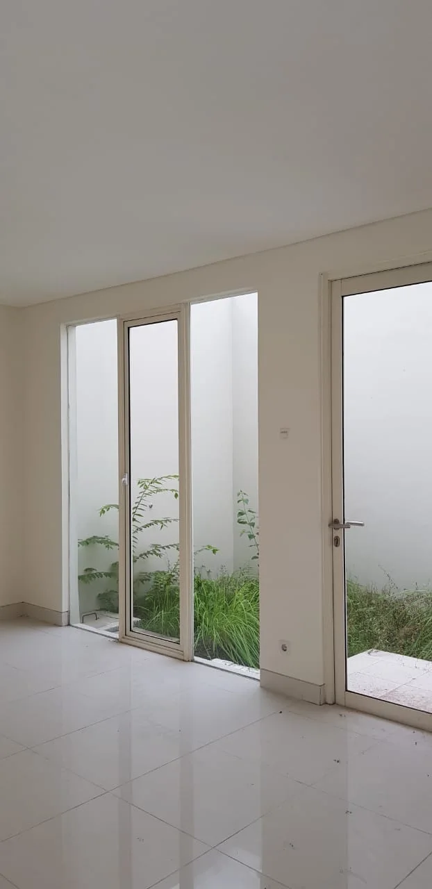Dijual Rumah Siap Huni di Grand Pakuwon Cluster Adelaide Surabaya Barat - Thumbnail 4