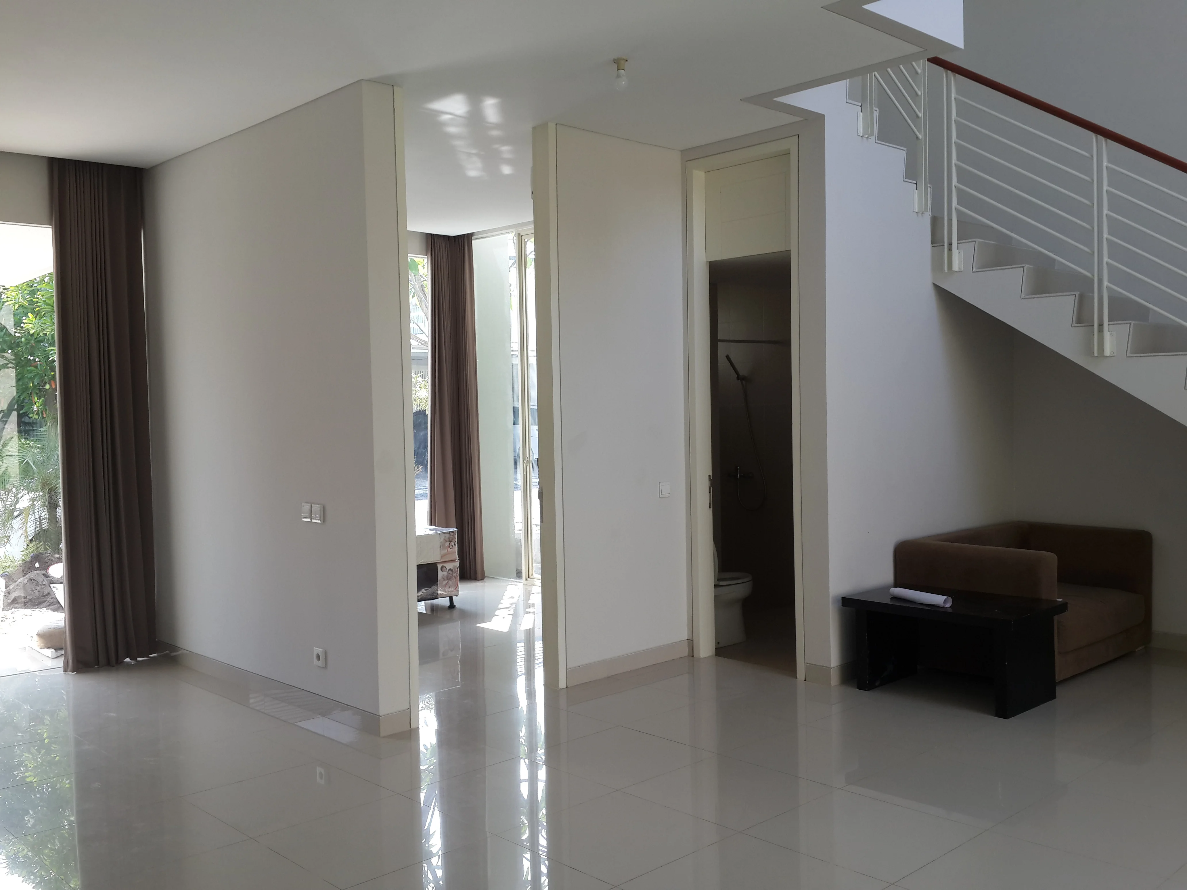 Disewakan-Rumah-di-Pakuwon-Indah-The-Mansion-Surabaya-Barat