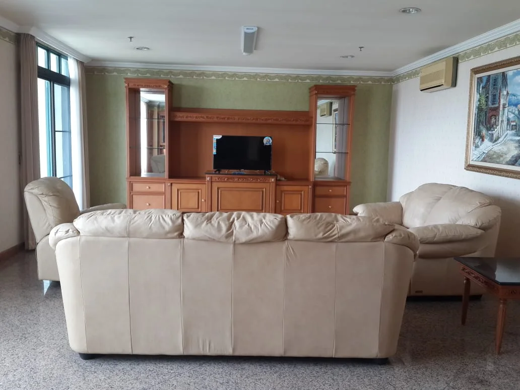 Disewakan Condominium di Graha Family Lantai 11 – Full Furnish View Golf Lokasi Premium Surabaya Barat - Thumbnail 4