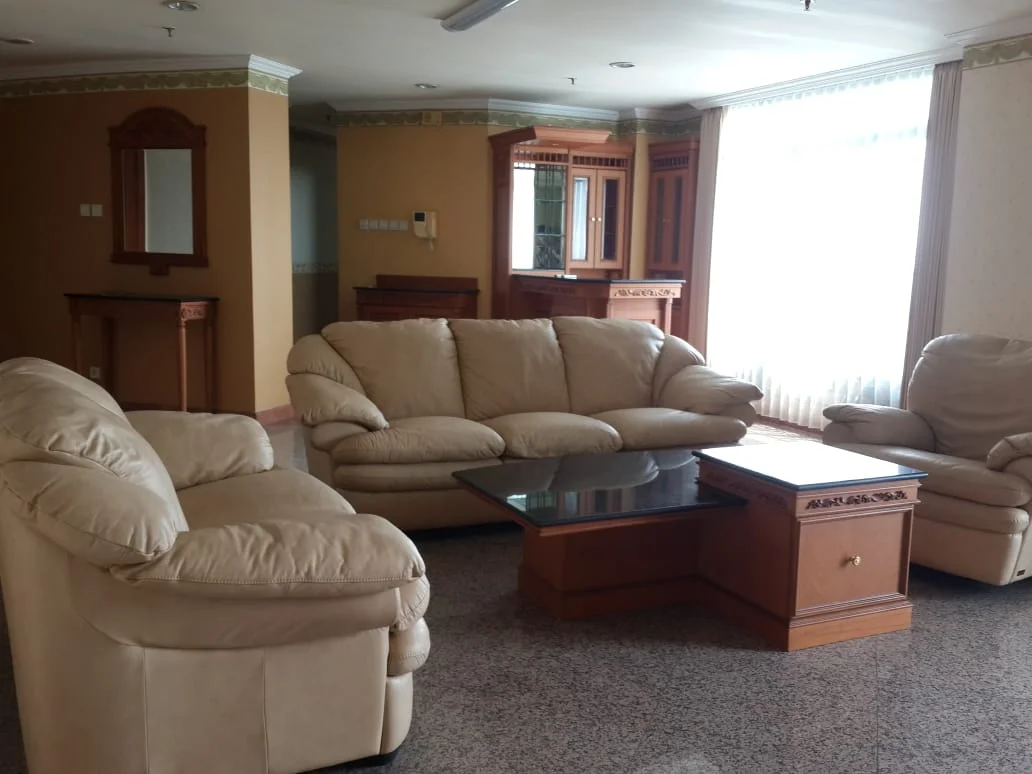 Disewakan-Condominium-di-Graha-Family-Lantai-11-Full-Furnish