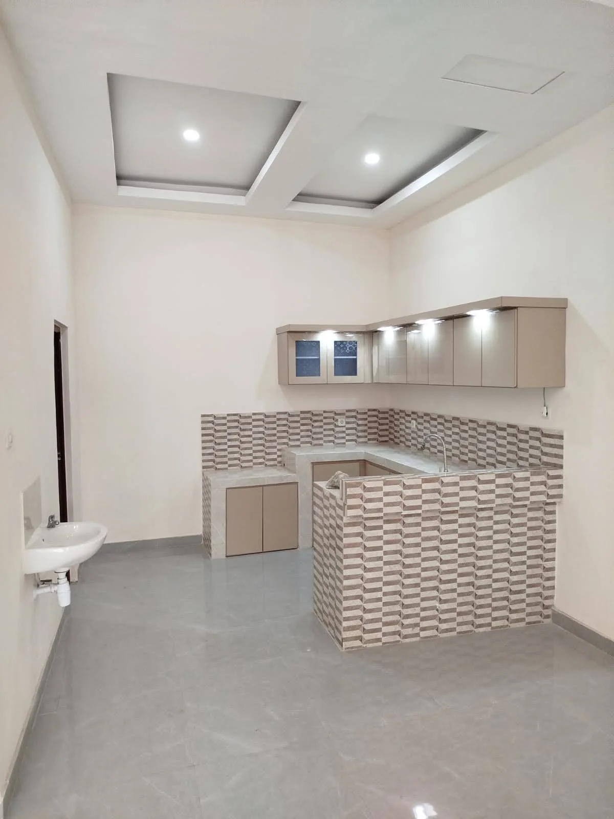 Dijual Rumah Baru 2 Lantai Semi Furnish di Jalan Mulyosari Surabaya Timur - Thumbnail 2