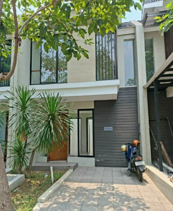 Dijual-Rumah-Siap-Huni-di-Northwest-Lake-Citraland-Surabaya-Barat