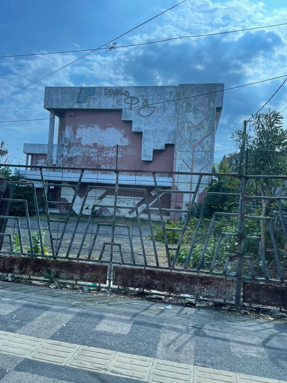 Dijual Bangunan Hitung Tanah Nol Jalan di Raya Kyai Wachid Hasyim Kota Jombang - Image 1