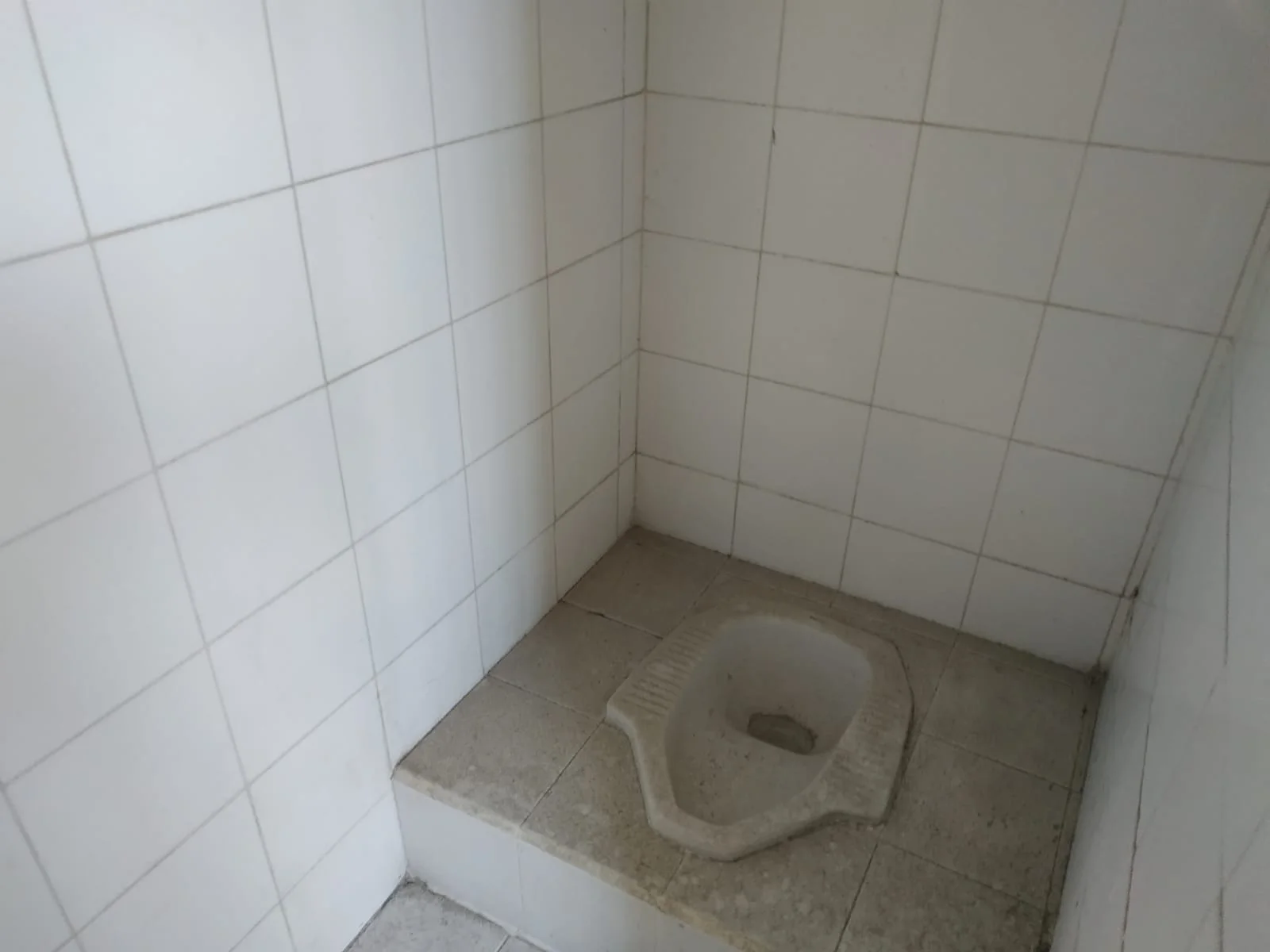 Sewa Rumah Siap Huni Murah Strategis di Taman Pondok Indah Wiyung Surabaya Barat - Thumbnail 2