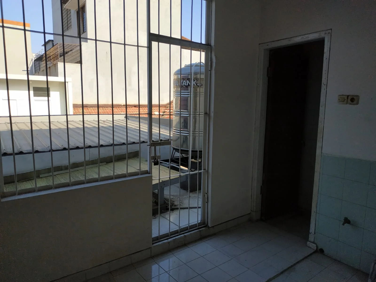 Sewa Rumah Siap Huni Murah Strategis di Taman Pondok Indah Wiyung Surabaya Barat - Thumbnail 3