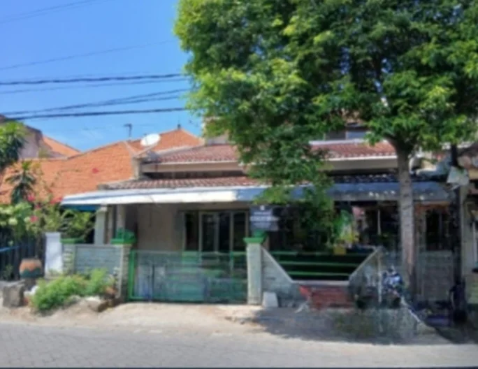Dijual-Rumah-Dua-Lantai-Strategis-di-Daerah-Ketintang-Surabaya-Selatan