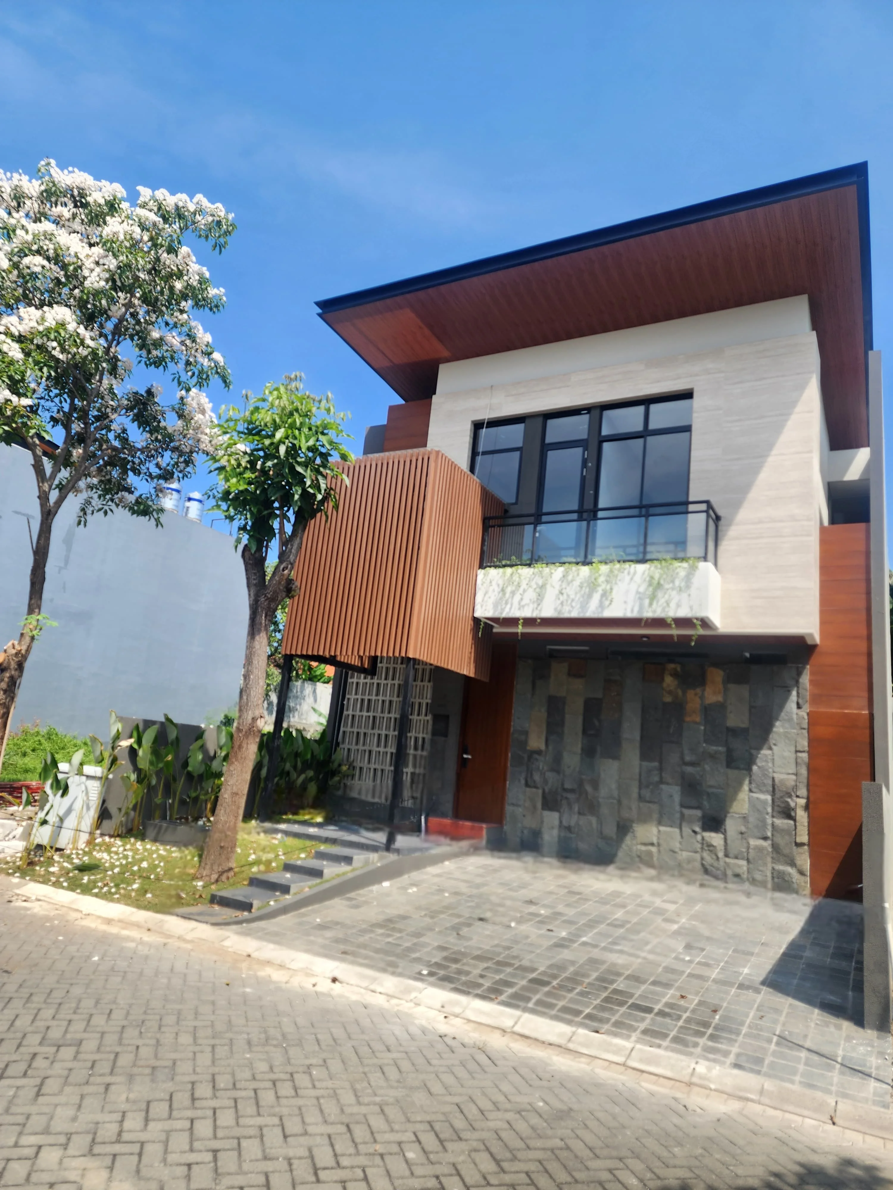 Dijual-Rumah-Nyaman-Brand-New-di-Citraland-Utama-Surabaya-Barat