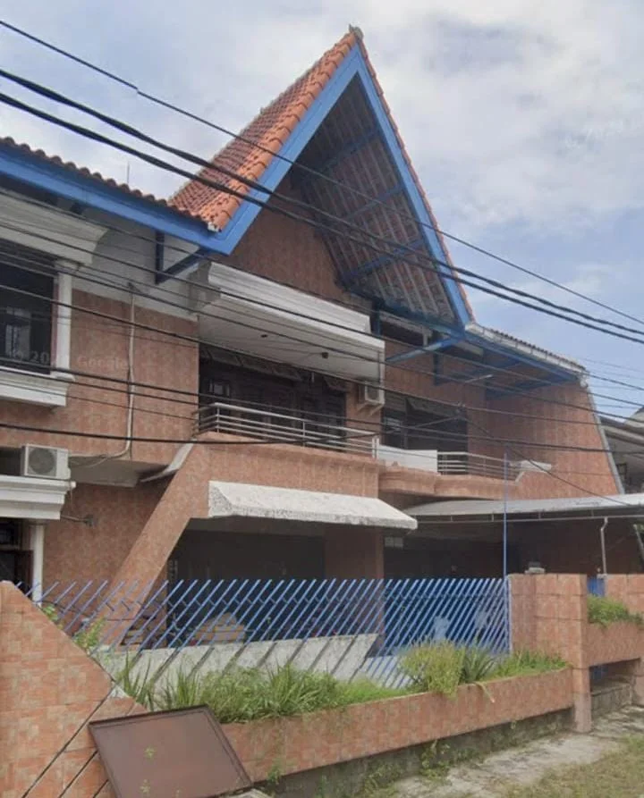 Jual-Rumah-Mewah-Modern-2-Lantai-di-Kris-Kencana-Lokasi-Strategis-Surabaya-Barat