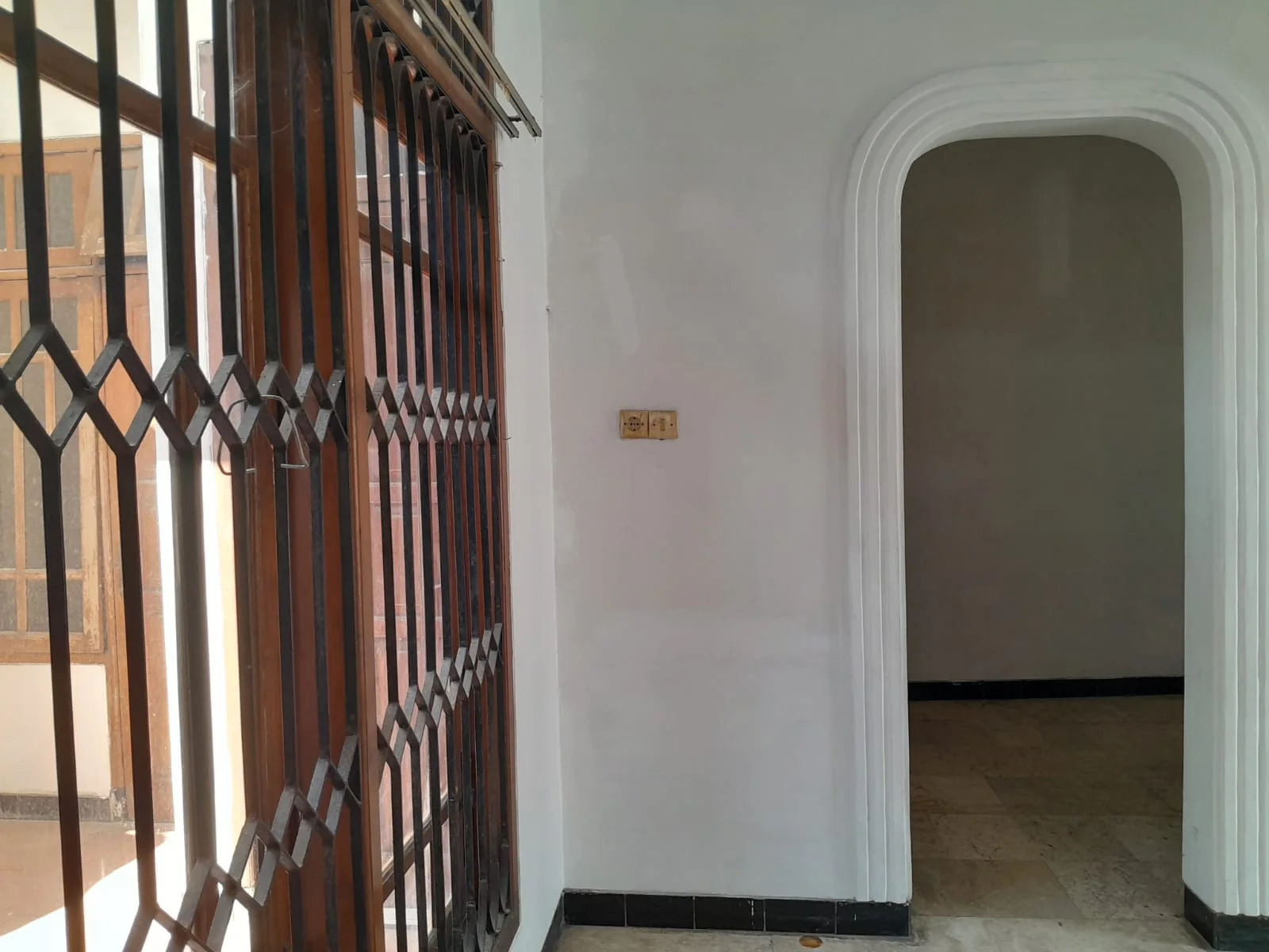 Jual Rumah 2 Lantai Siap Huni di Kris Kencana Lokasi Strategis Surabaya Barat - Thumbnail 3