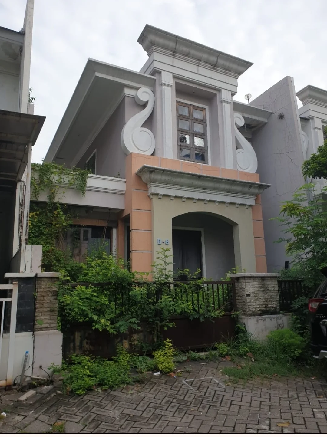 Dijual-Rumah-Hitung-Tanah-di-Bavarian-Village-Surabaya-Barat