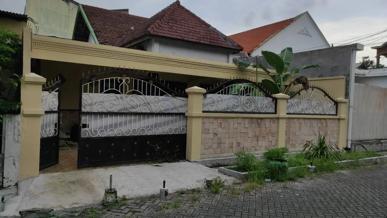 Jual-Rumah-Strategis-di-Jalan-Ikan-Sumbal-Perak-Barat-Surabaya-Utara